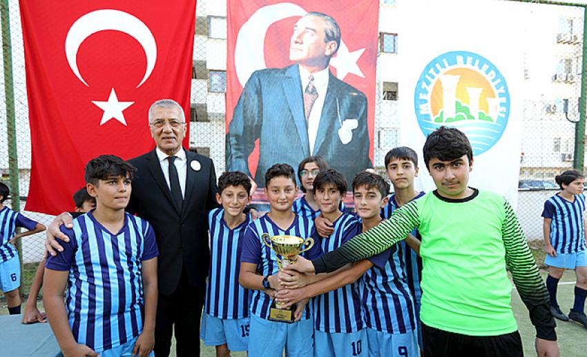 Mezitli Belediyesinden Anlamlı Futbol Turnuvası