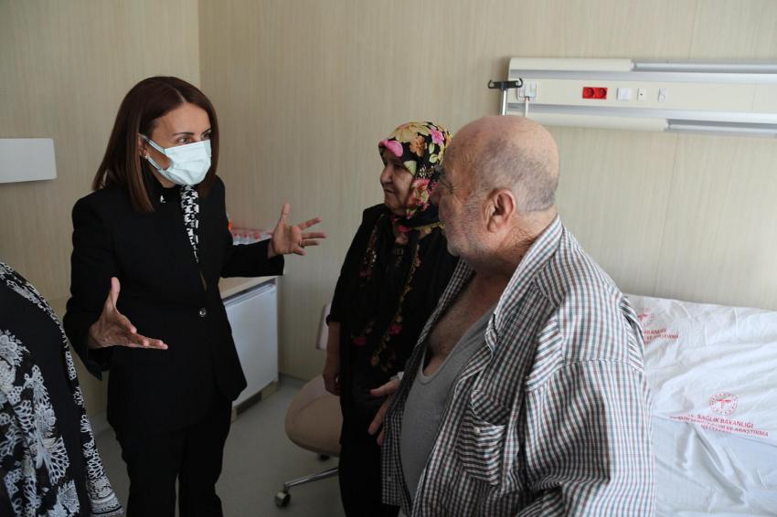 AK PARTİLİ VEKİL ADAYI SÖYLEMEZ TOROSLAR'DA VATANDAŞLARLA BULUŞTU